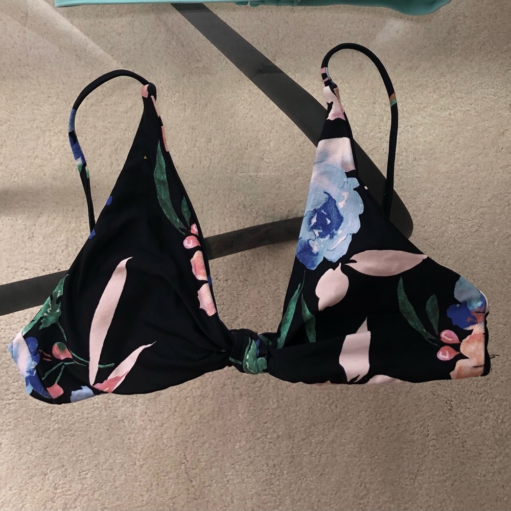 O’Neill bikini top black floral